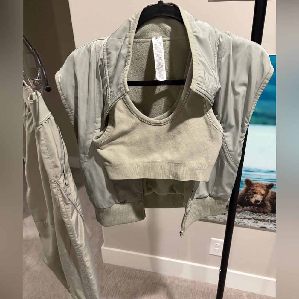 ALO Yoga Limestone 3 Piece Set - Picture 5 of 11